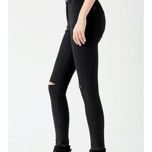 BDG high rise black ripped knee NEW